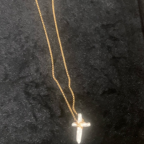 Cross Chain - Picture 1 of 3